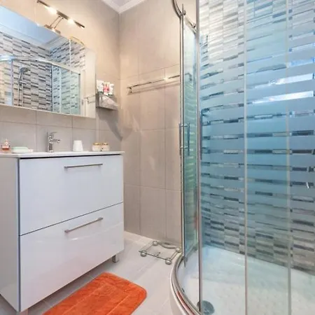 Hébergement de vacances Lovely Townhouse, Swimming Pool *