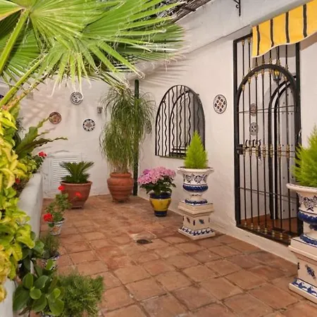 Hébergement de vacances Lovely Townhouse, Swimming Pool *