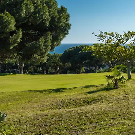 Lovely Townhouse, Swimming Pool