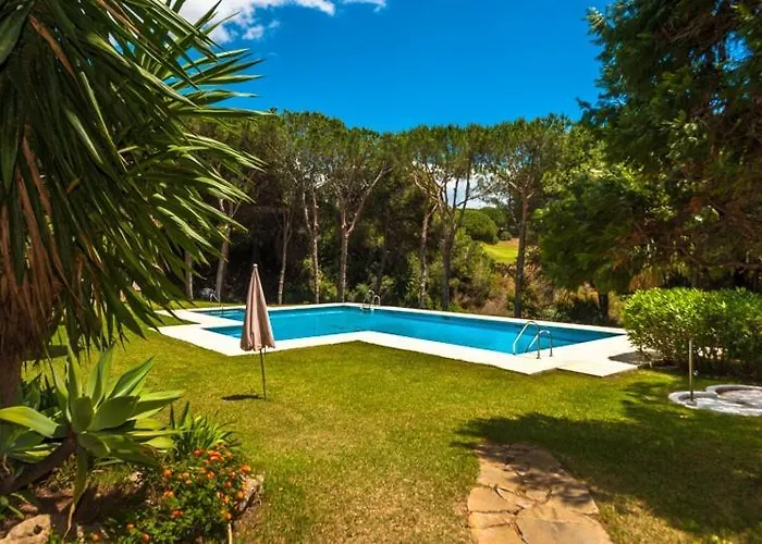 Lovely Townhouse, Swimming Pool