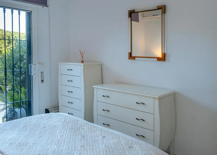Будинок відпочинку Lovely Townhouse, Swimming Pool *