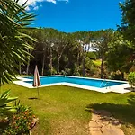 Lovely Townhouse, Swimming Pool